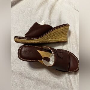 Brown’s Landing Brown Wedge leather sandals Size 11M - NEW